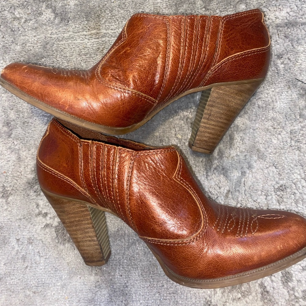 Gianni Bini Low Cowgirl Cowboy Boot Stacked heel